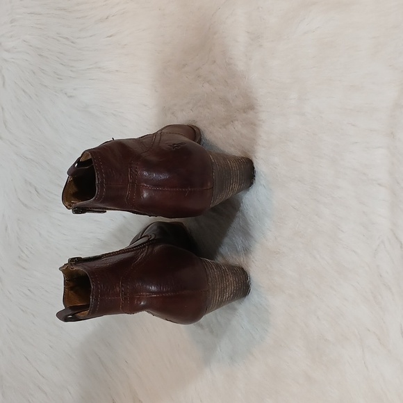 Frye Rich Brown Leather Ankle Booties Women's Sz 8.5 - Picture 2 of 12